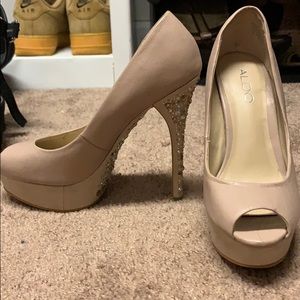 Also high high heels